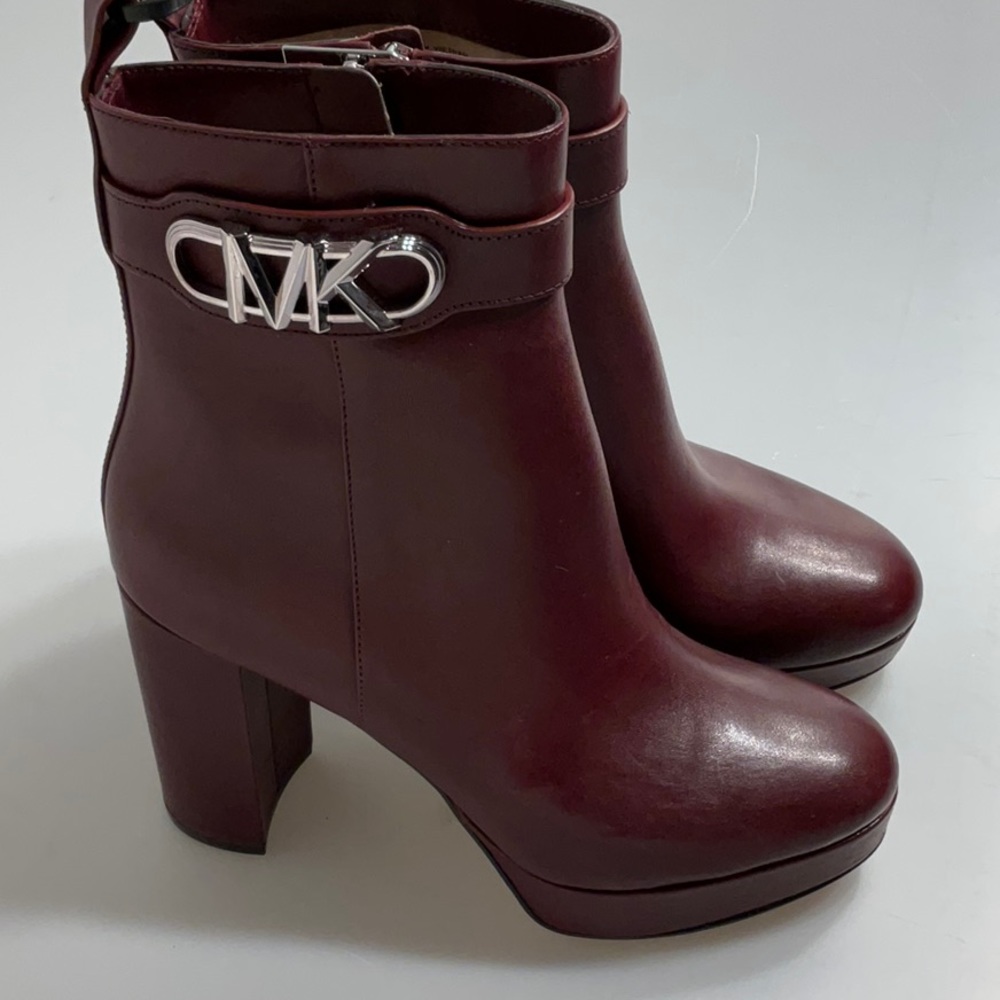 Make: Michael Kors boots; brand new, two sizes 7.5 - Picture 6 of 9